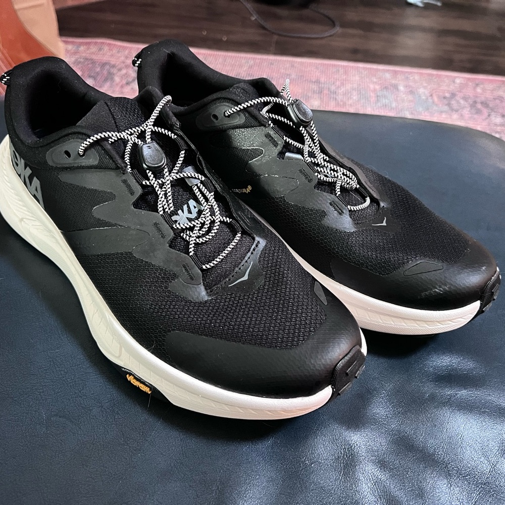 Hoka Transport Black/white 10.5 NWOT!